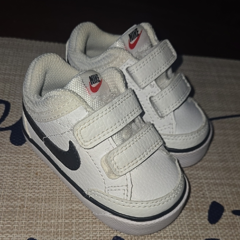 Nike White and Black Sneakers Velcro Comfort
